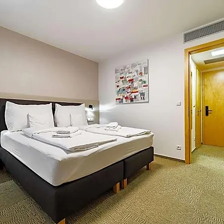 V Raji Guest house 4*